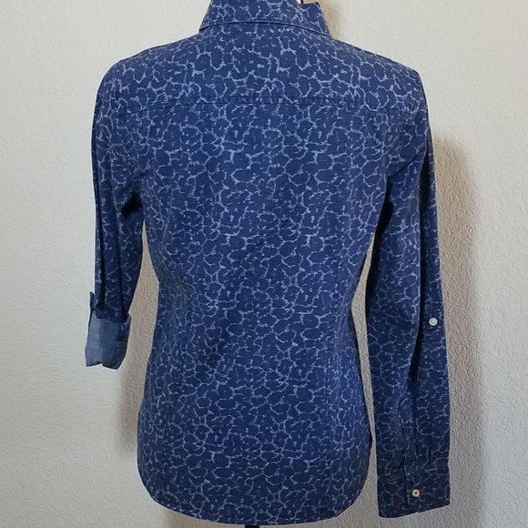 Talbots Shirt 4 Button Down Denim Blue 100% Cotton Roll Tab Sleeve Blouse Top - Picture 4 of 5